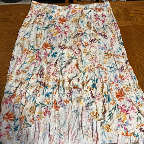 NEW Torrid Swiss Dot Ruffle Hi-Low Maxi Skirt 4X in Floral Ivory Tiered Ruffle - Picture 3 of 16